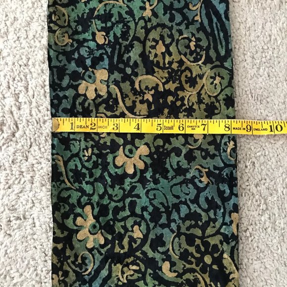 🌼 🌻 🌸 Beautiful Green, Gold & Black Velour Scarf - Picture 7 of 11
